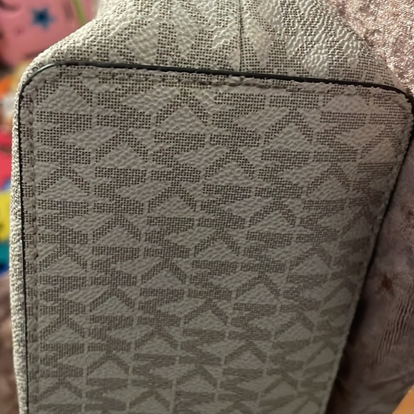 MK handbag ๐ - Picture 8 of 13